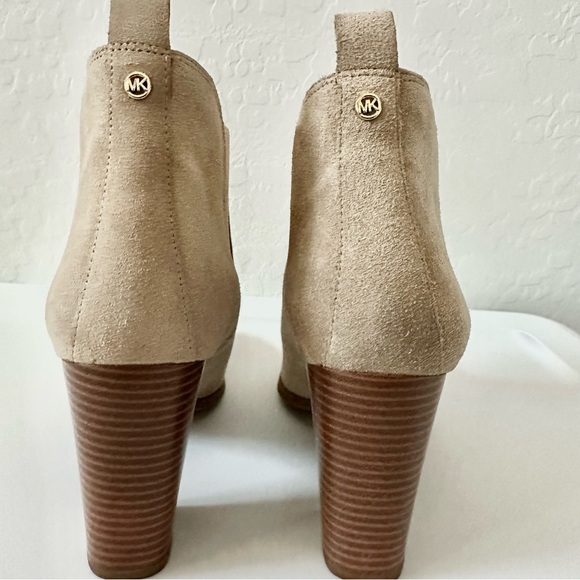 Michael Kors Evaline Women's Heeled Booties Camel Leather Upper Size 1OM NWOT - Picture 4 of 8